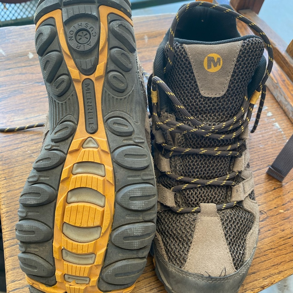 Merrell men’s hiking shoes size 9